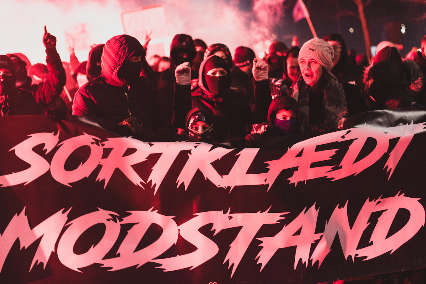Protesters held a banner that read: “Sortklædt Modstand”, or “black-clad resistance”.