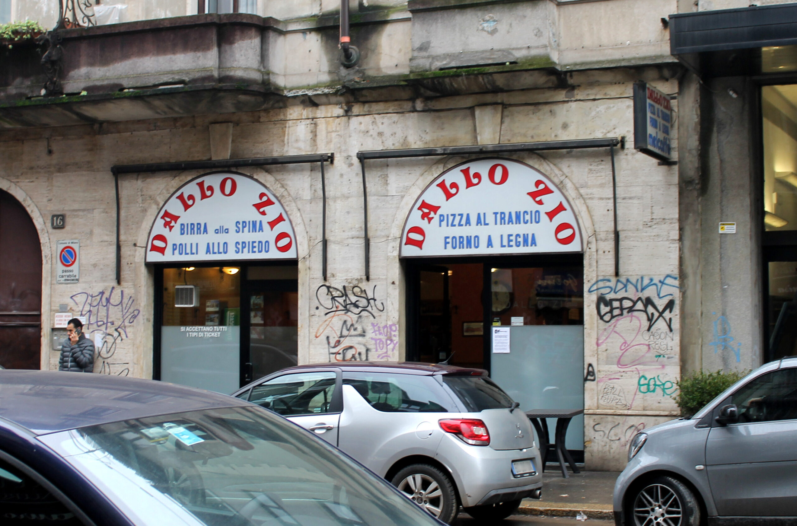 Pizzeria dallo Zio Lambrate insegna.jpg