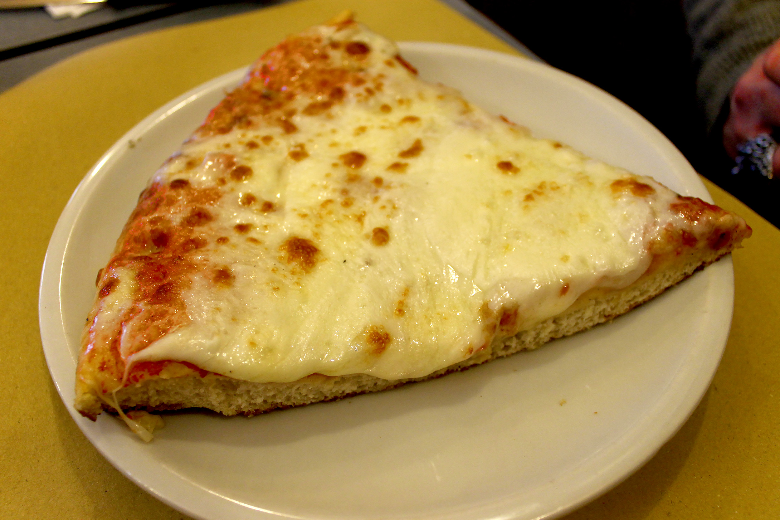 Pizza dallo zio margherita.jpg