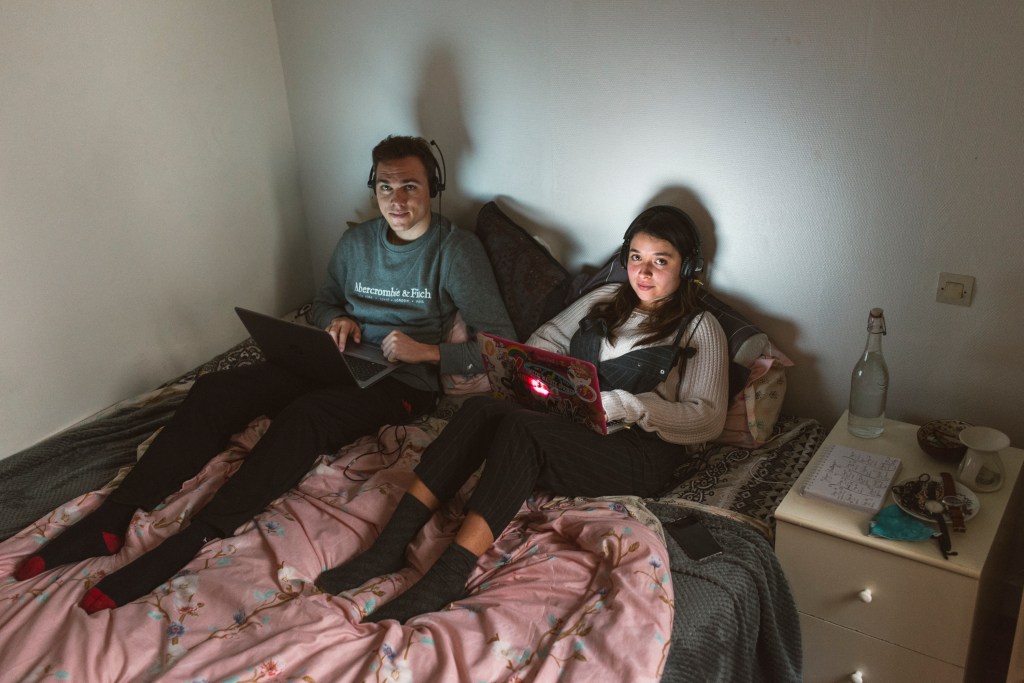 Gli studenti di Parigi e i loro minuscoli monolocali durante la pandemia