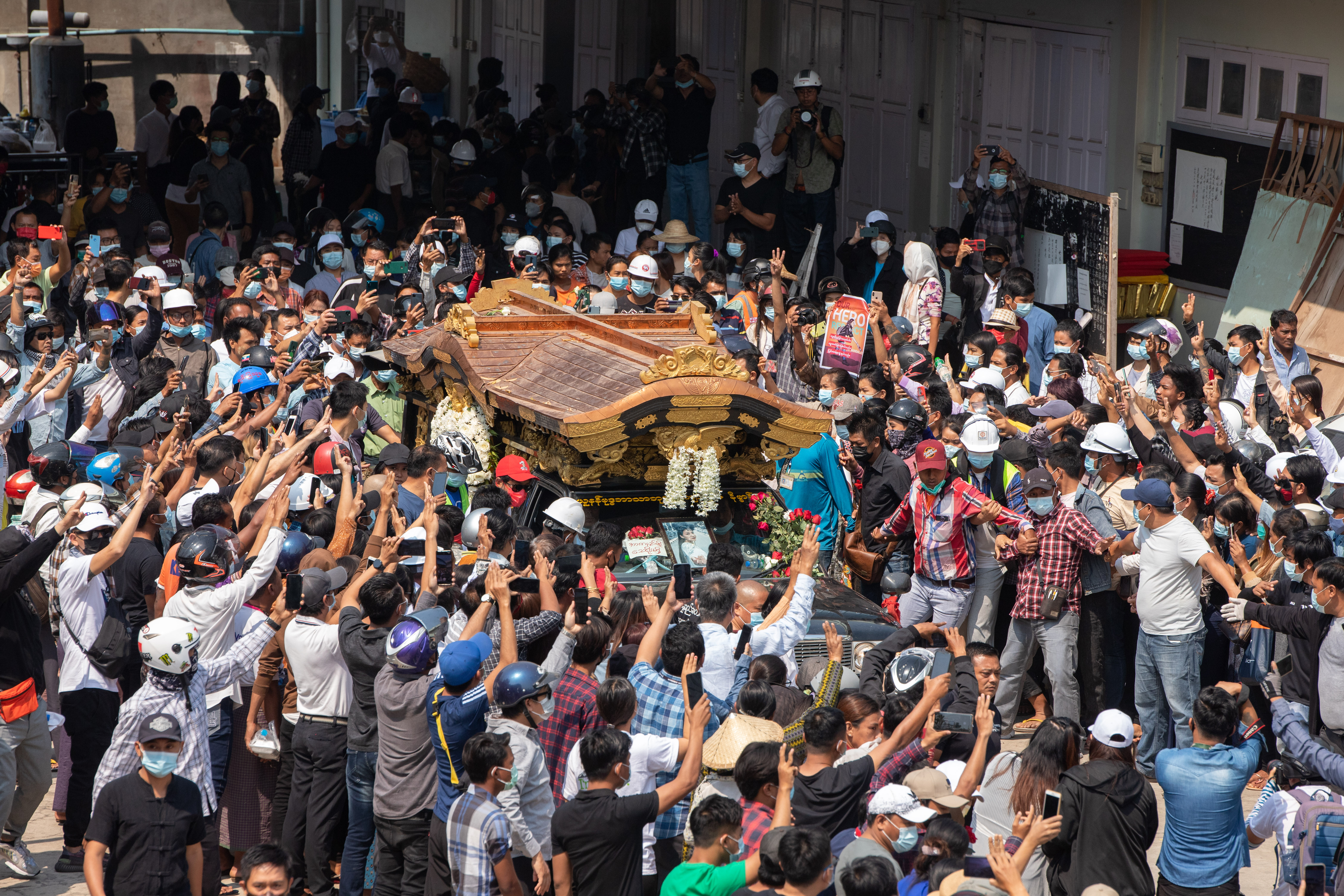 Crowds of supporters crowd around the hearse. PHOTO: STRINGER