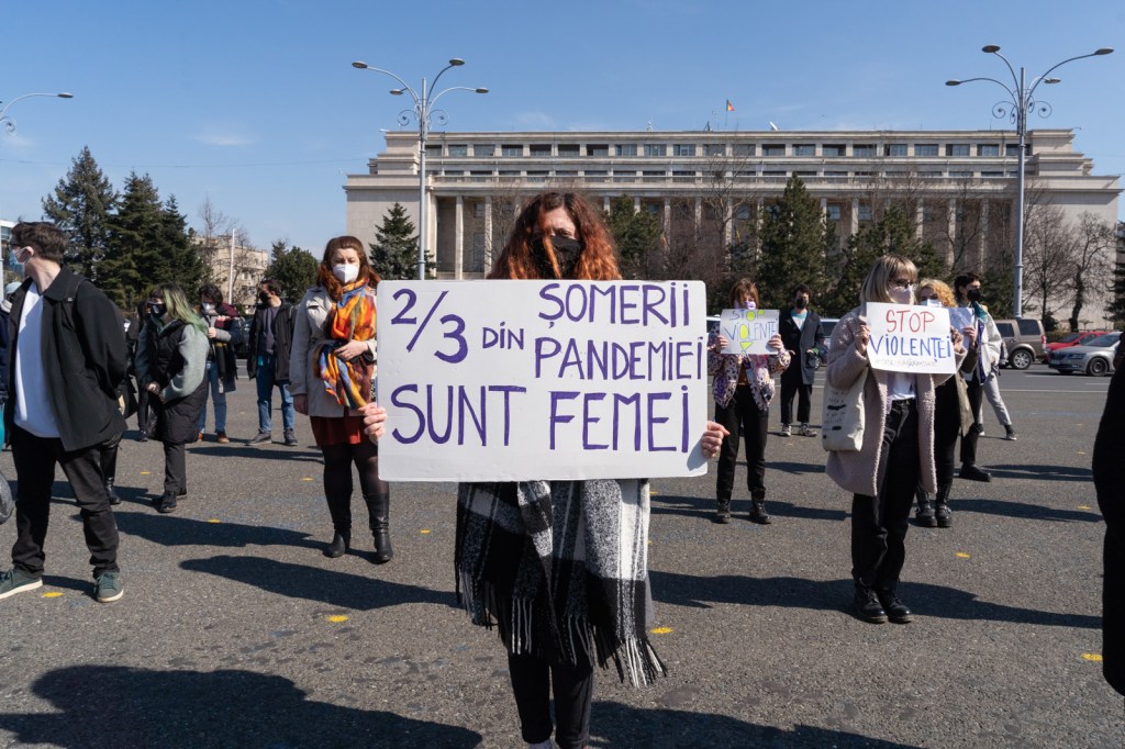 Am aflat cum și-a bătut România joc de drepturile femeilor în pandemie