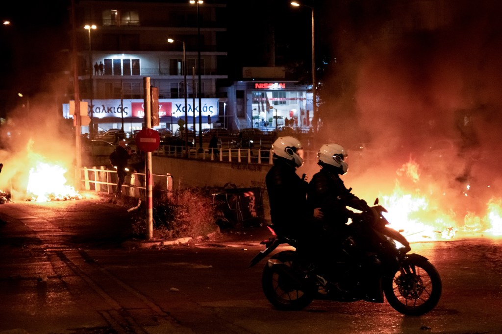 Brutalne fotografije policijskog nasilja – sa protesta protiv policijskog nasilja u Atini