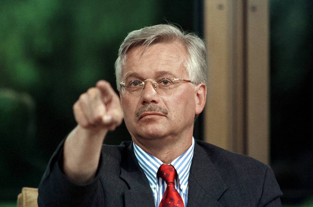 Otto Hauser,  Honorarkonsul von Aserbaidschan zeigtfr