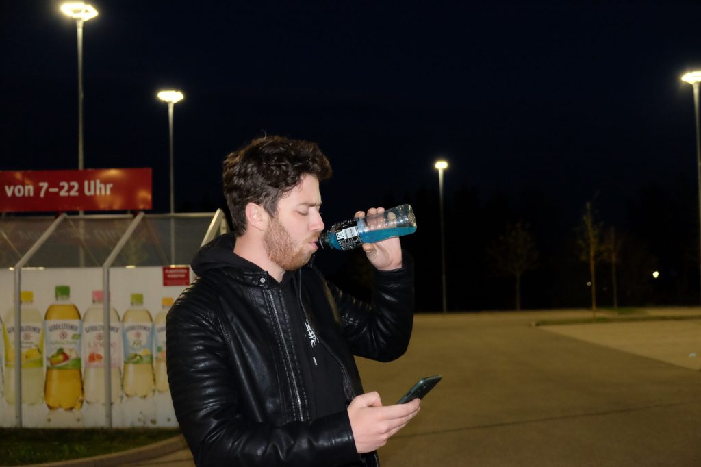 Ich habe 24 Stunden lang das gemacht, was mir Fremde im Internet gesagt haben