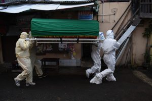 Epidemiolog mengkritik keputusan presiden Jokowi memilih PPKM Mikro dibanding lockdown untuk tangani Covid-19