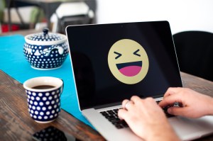 Ulama Bangladesh Keluarkan Fatwa Emoji Tertawa Facebook