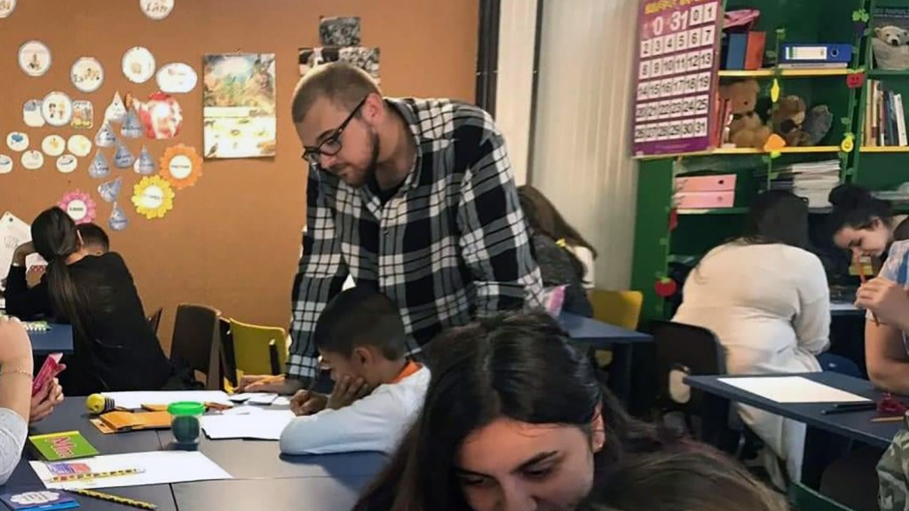 Cum mi-am învins rasismul cât am fost profesor într-un cartier sărac din România