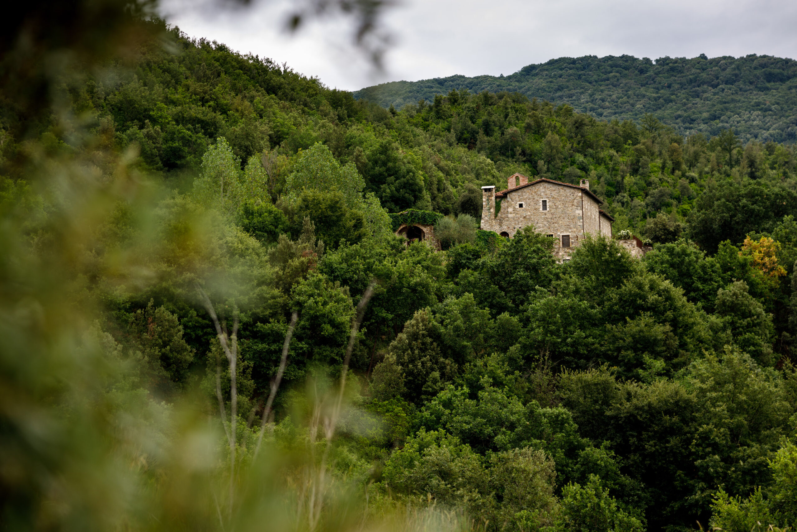 Eremito struttura da lontano.jpg