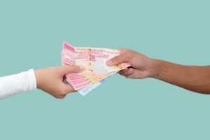 Aturan hukum membayar karyawan dengan pulsa sesuai UU No 13 tahun 2003 tentang ketenagakerjaan