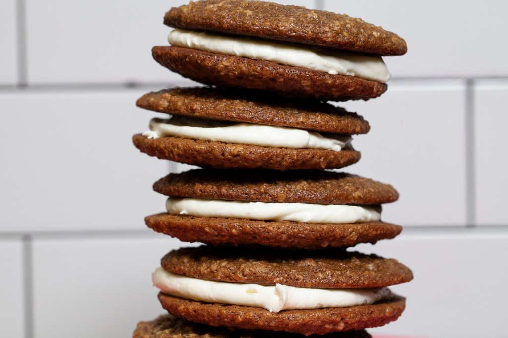 Biscotti all’avena con crema di marshmallow