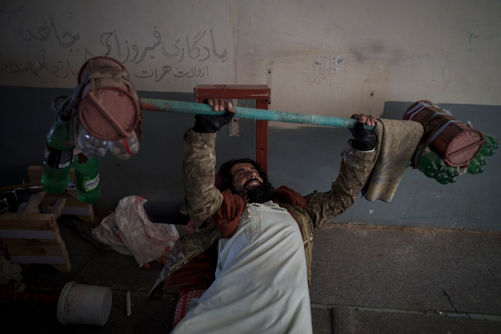 Fotografii suprarealiste din Afganistan după prima lună sub talibani