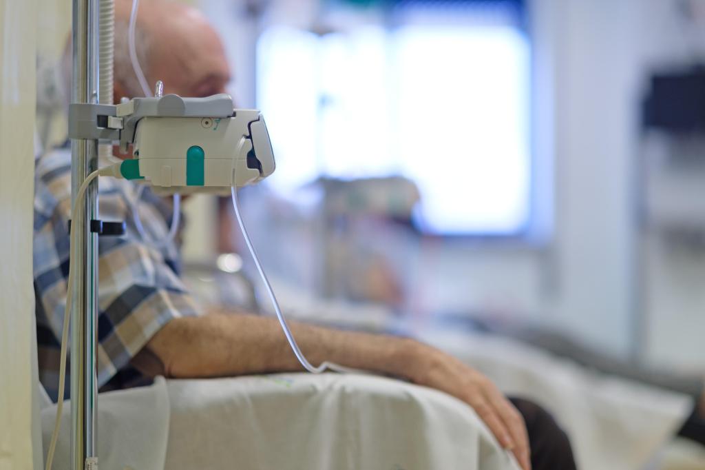 A patient receiving chemotherapy at the hospital. Photo: Sergio Azenha / Alamy Stock Photo