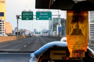Pasangan Thailand Ditangkap karena Bikin Video Mesum di Jalan Raya untuk OnlyFans