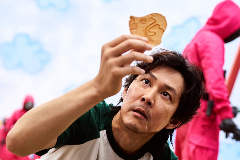 Should You Watch ‘Squid Game’ Dubbed or Subbed? Let’s Weigh the Options.