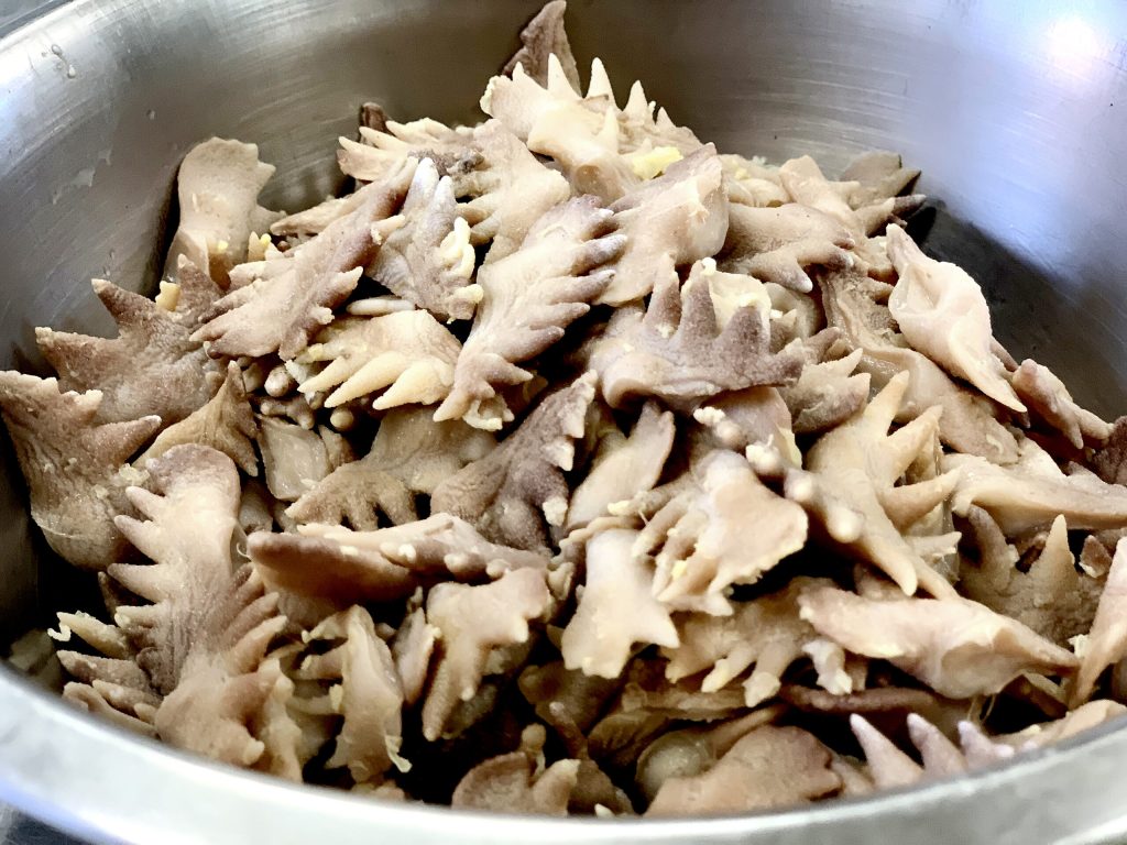 Il piatto piemontese fatto con creste di gallo e interiora che nessuno vuole più preparare