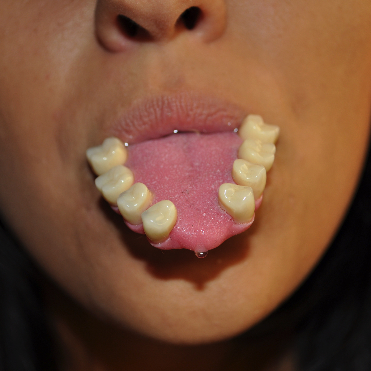 Matteo Ingrao, sculpture, art - photograph of human figure sticking a tongue covered in teeth out of their mouth.