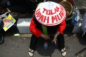 Menaker Ida Fauziyah Ajak Buruh Bersyukur Upah Minimum 2022 hanya naik 1 persen