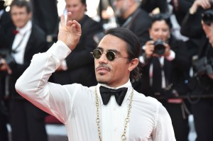 Salt Bae vietnam skandal Makan di Resto Mewah Usai Ziarahi Makam Karl Marx