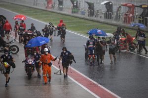 Pawang Hujan Damai Santoso Laporkan Netizen ke Polisi karena dianggap gagal cegah hujan saat WSBK Mandalika