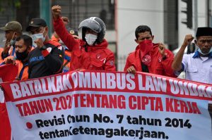 Judicial Review Mahkamah Konstitusi Putuskan UU Cipta Kerja Inkonstitusional Wajib Direvisi dalam 2 tahun