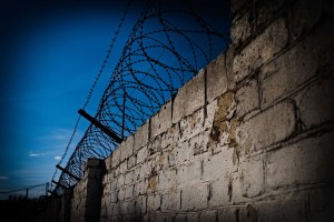 barbed-wire-g9bdb8a952_1920