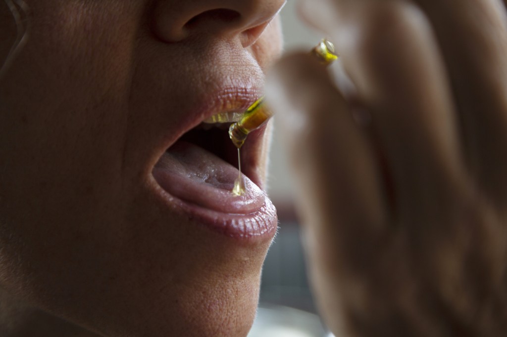 CBD-ul a prevenit infectarea cu COVID-19 la pacienții sub tratament, conform unui studiu