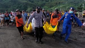 11 Peserta Ritual Klenik di Pantai Payangan Jember Tewas Terseret Ombak