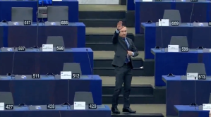 angel-dzhambazki-nazi-salute-european-parliament