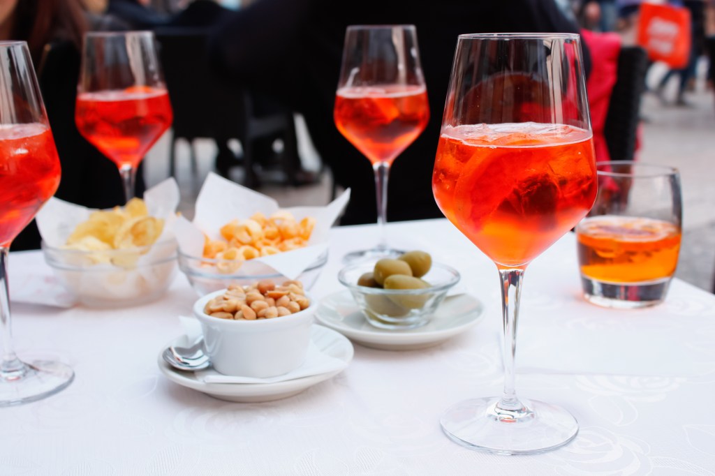 La storia dell’aperitivo e di come ha cambiato l’Italia