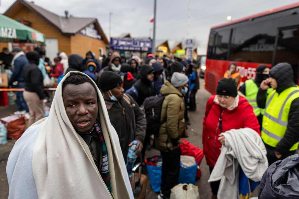 Studenții africani au fost agresați și umiliți în Ucraina când au vrut să treacă granița