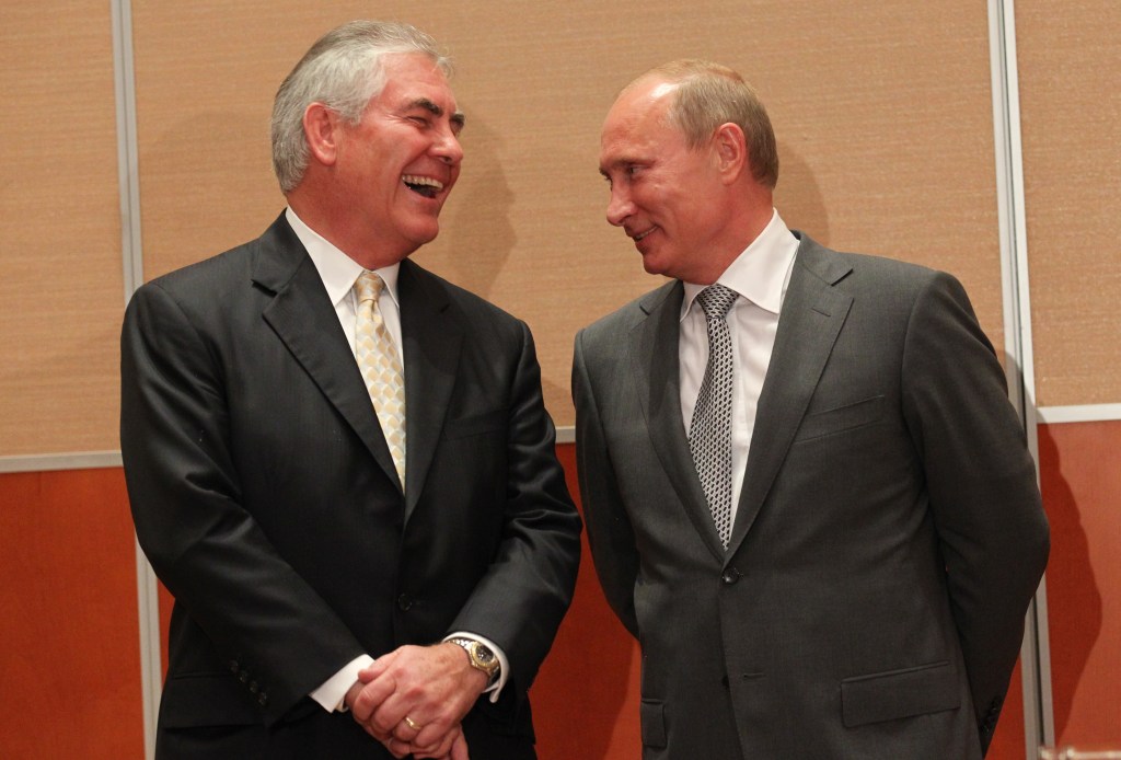 Fotografii cu Vladimir Putin și șefii firmelor petroliere care au băgat bani cu nemiluita în Rusia