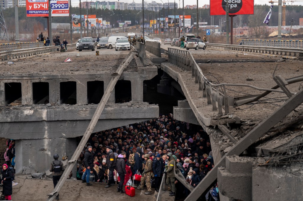 Des photos d’Ukrainiens tentant d’échapper à la guerre