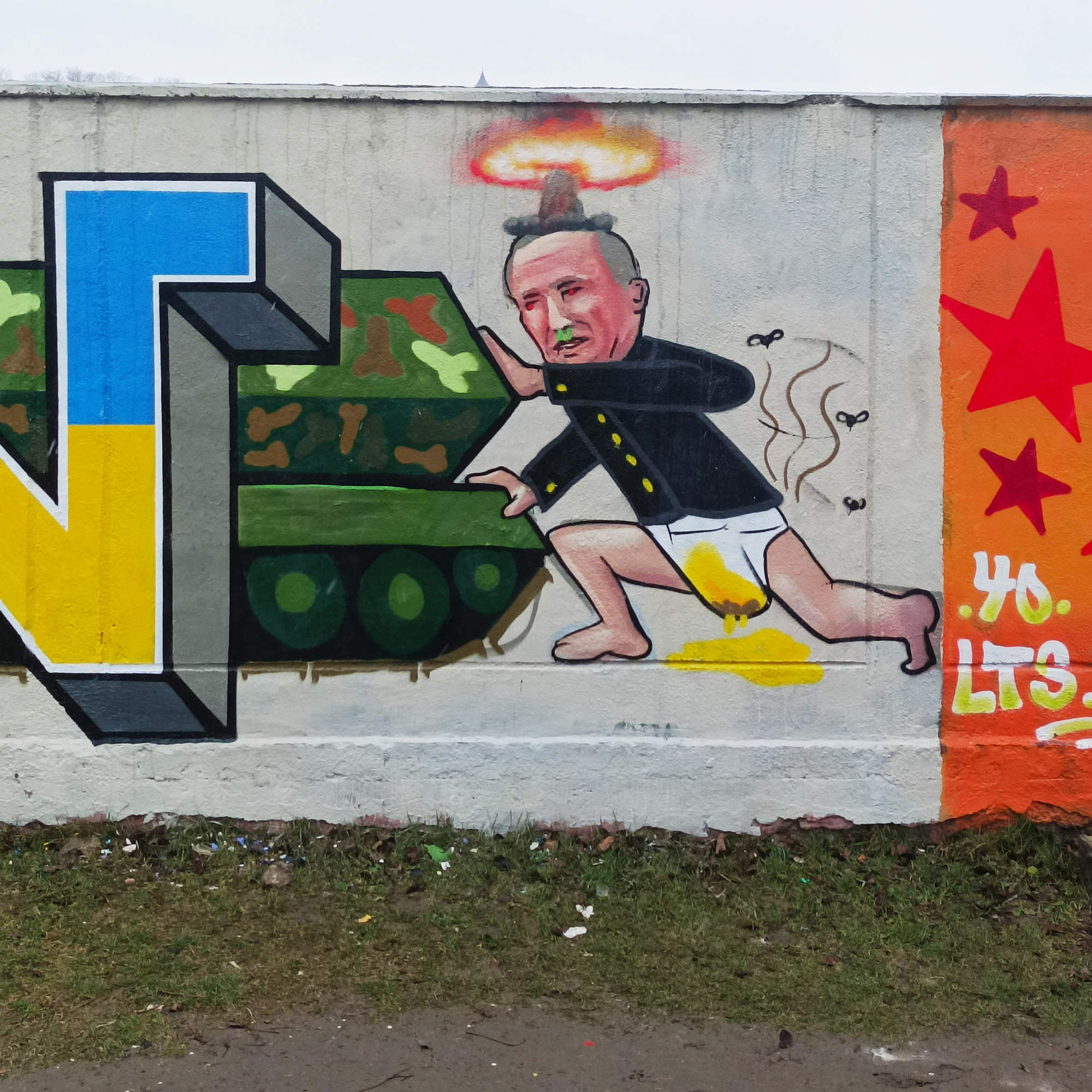 vladimir putin mural in scutec in iasi, graffiti iasi cu putin in scutec, cine a facut muralul cu putin in scutec