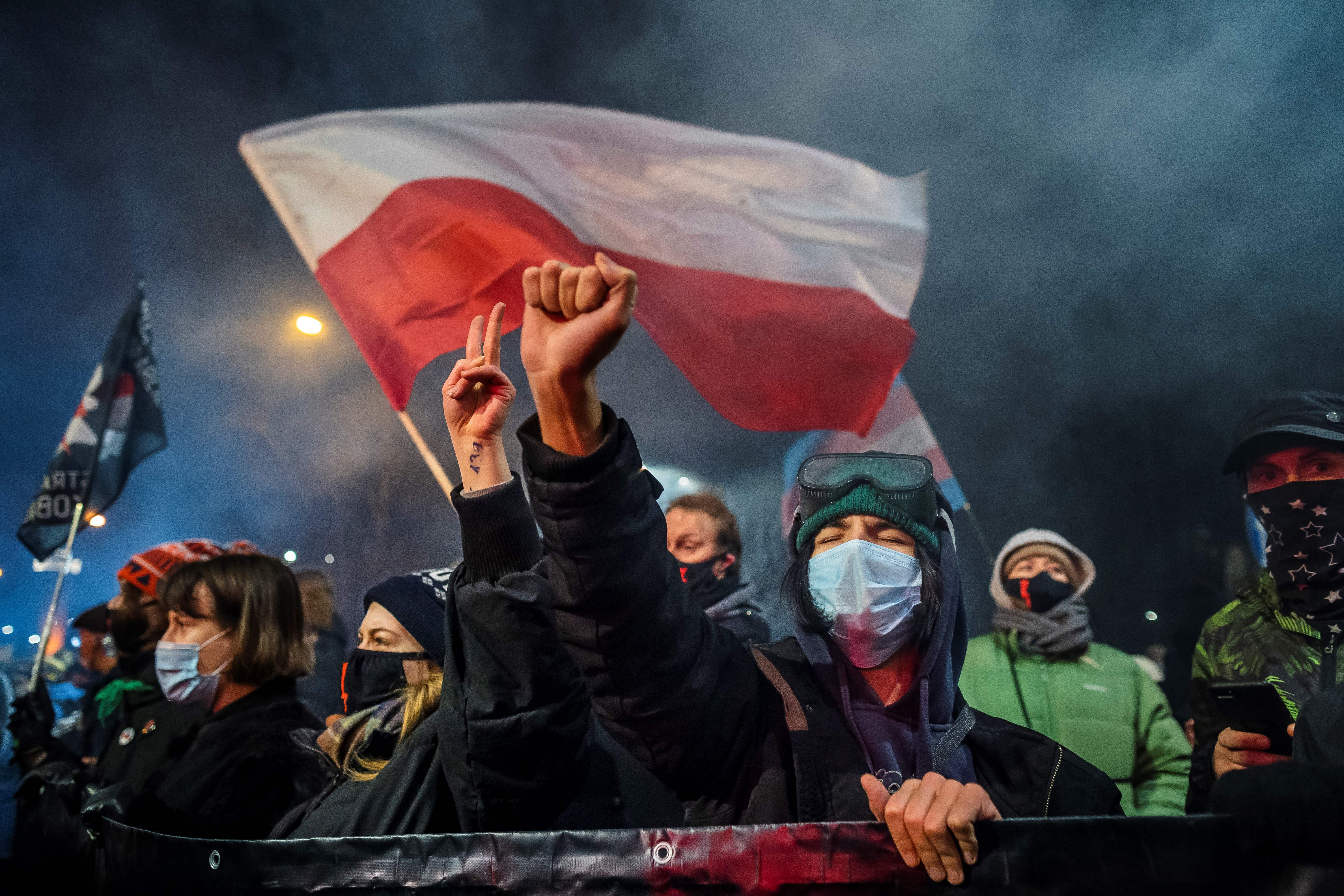 Un protestatar la un protest pro-avort din Varșovia din ianuarie, anul trecut. Fotografie de Wojtek Radwanski/AFP via Getty Images.