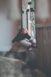 relatie cu un pradator sexual, relatie la 15 ani cu o persoana cu 10 ani mai mare, cum se comporta un pradator sexual, ce e grooming