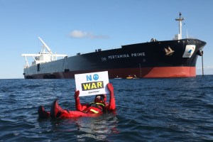 Kapal Tanker Pertamina Diblokir Aktivis Greenpeace di Perairan Denmark Karena Beli Minyak Rusia
