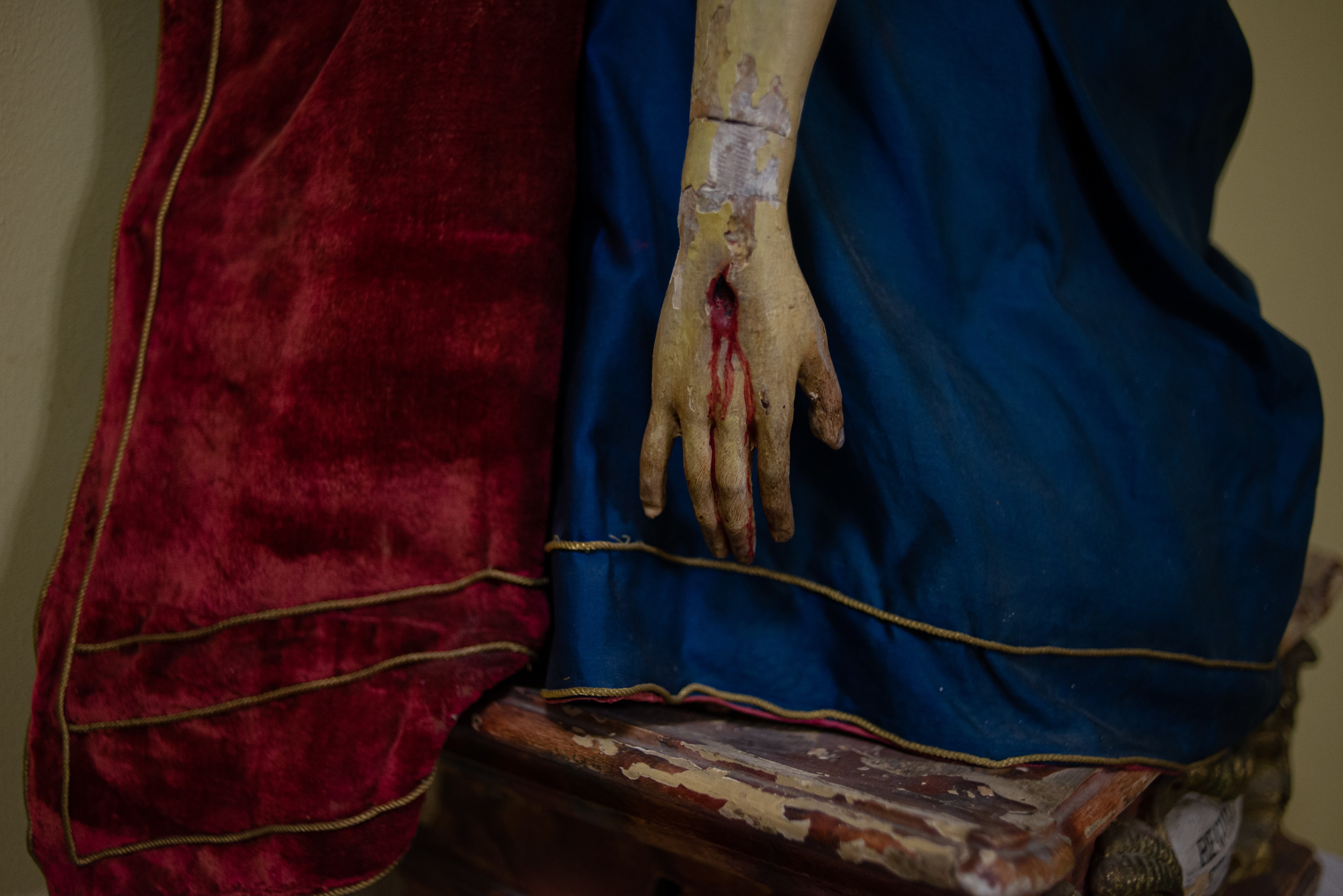 Stigmată pe o icoană religioasă într-o clădire administrativă lângă o catedrală din Odesa