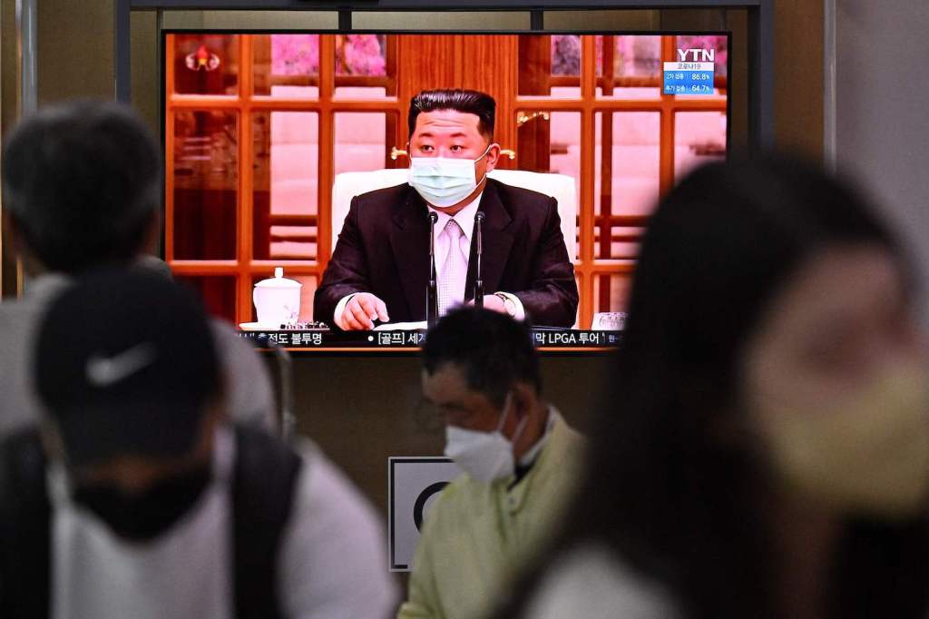 La Corea del Nord ha ammesso che un virus ‘misterioso’ ha contagiato 350mila persone