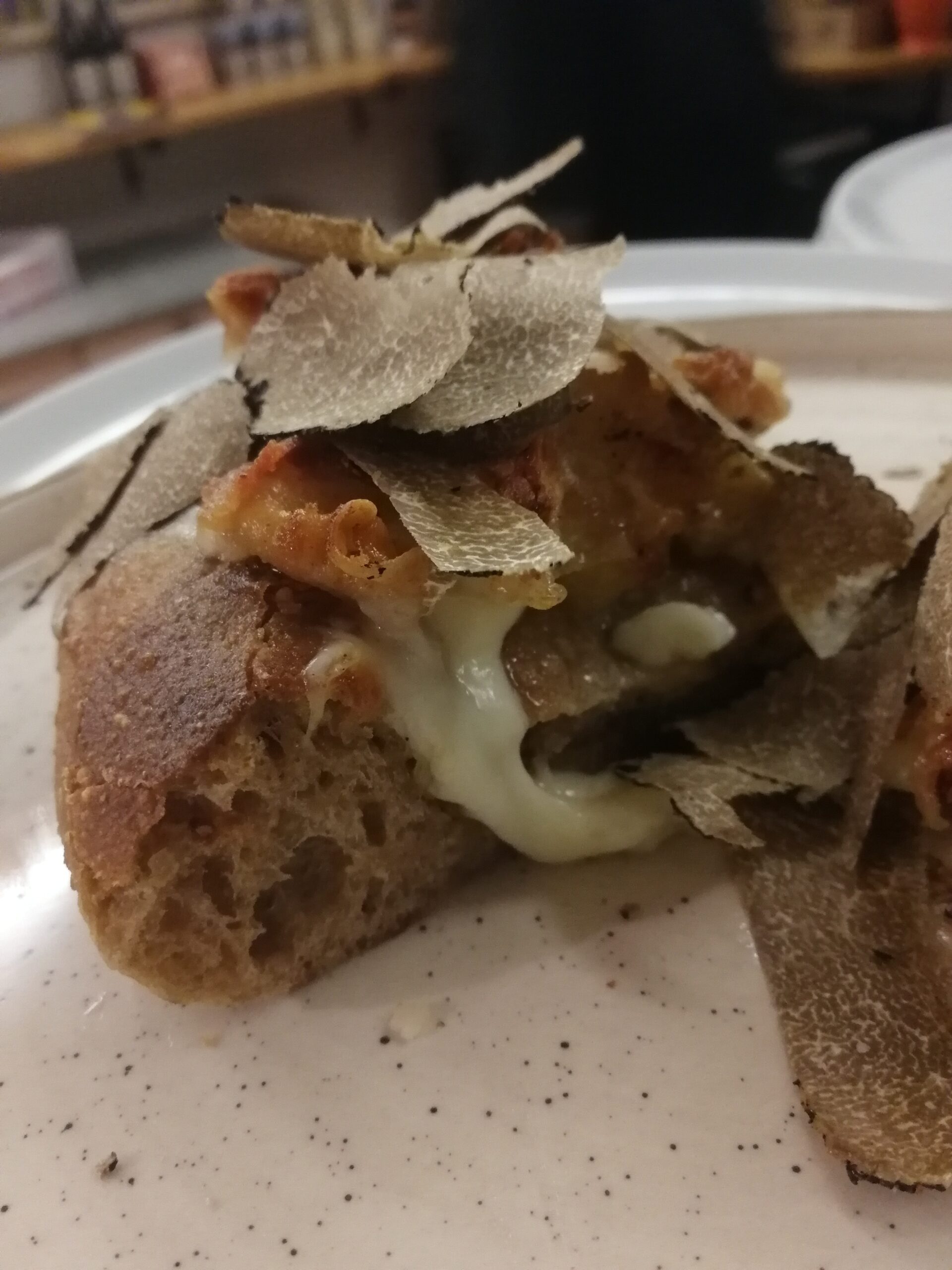 Pizza La Vecchia Scuola Montalto.jpg