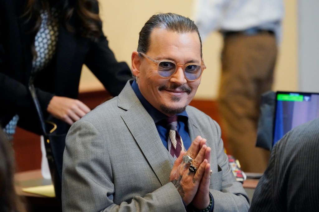 Oamenii fac deja bani de pe urma procesului dintre Johnny Depp și Amber Heard