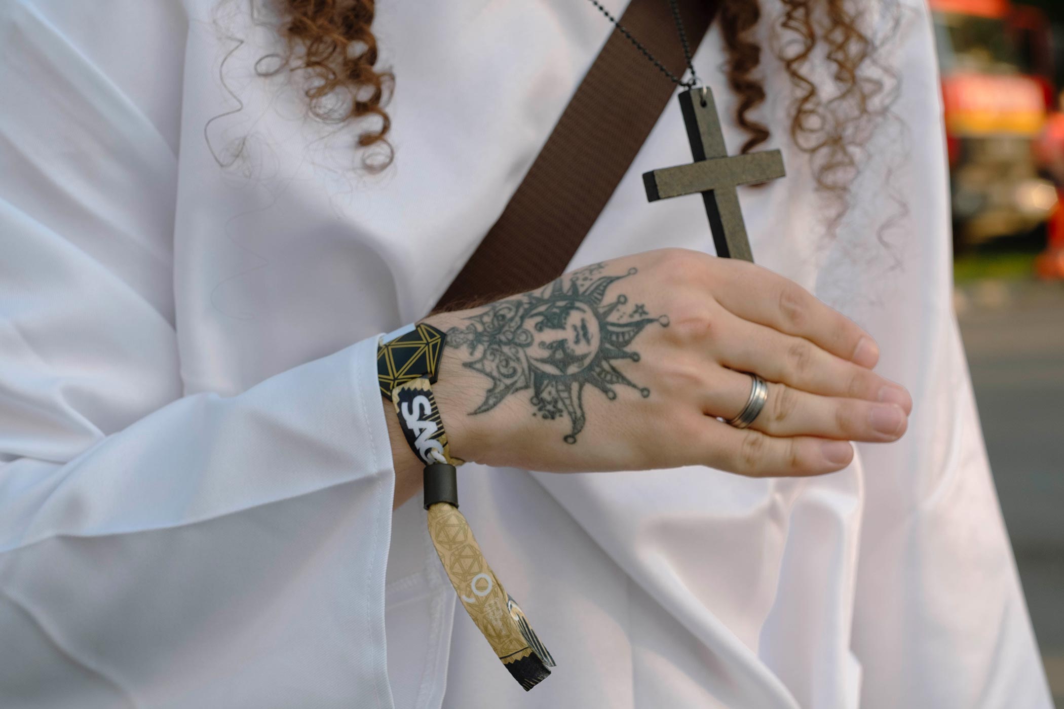 outfit fashion saga festival tatuaj inel