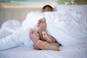rekomendasi playlist lagu latar seks untuk menemani kegiatan bersama pasangan