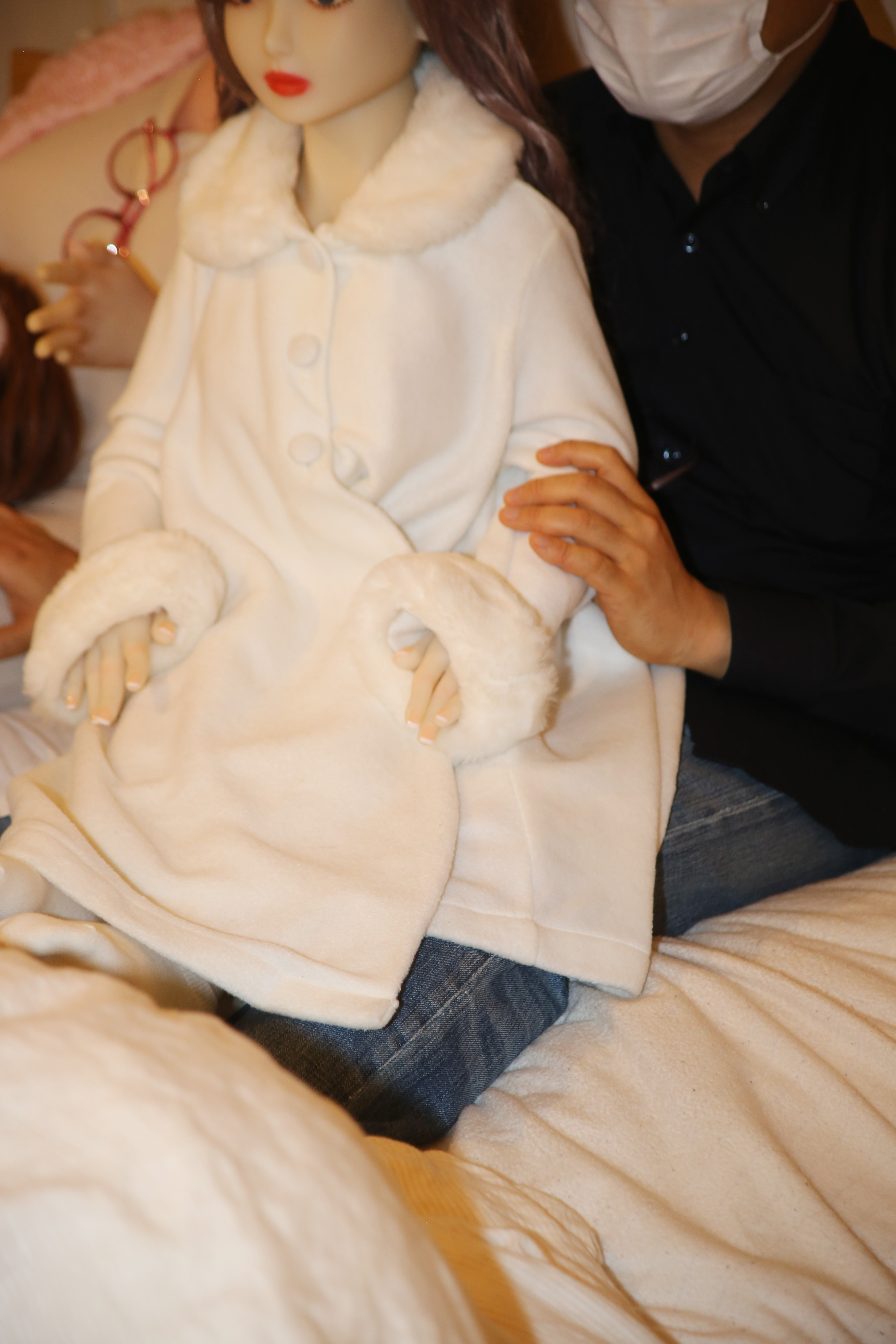 Boneka seks yang menyerupai anak kecil