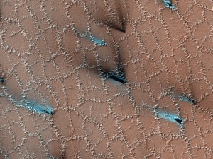 A new picture from a powerful camera reveals the red planet’s springtime activity.