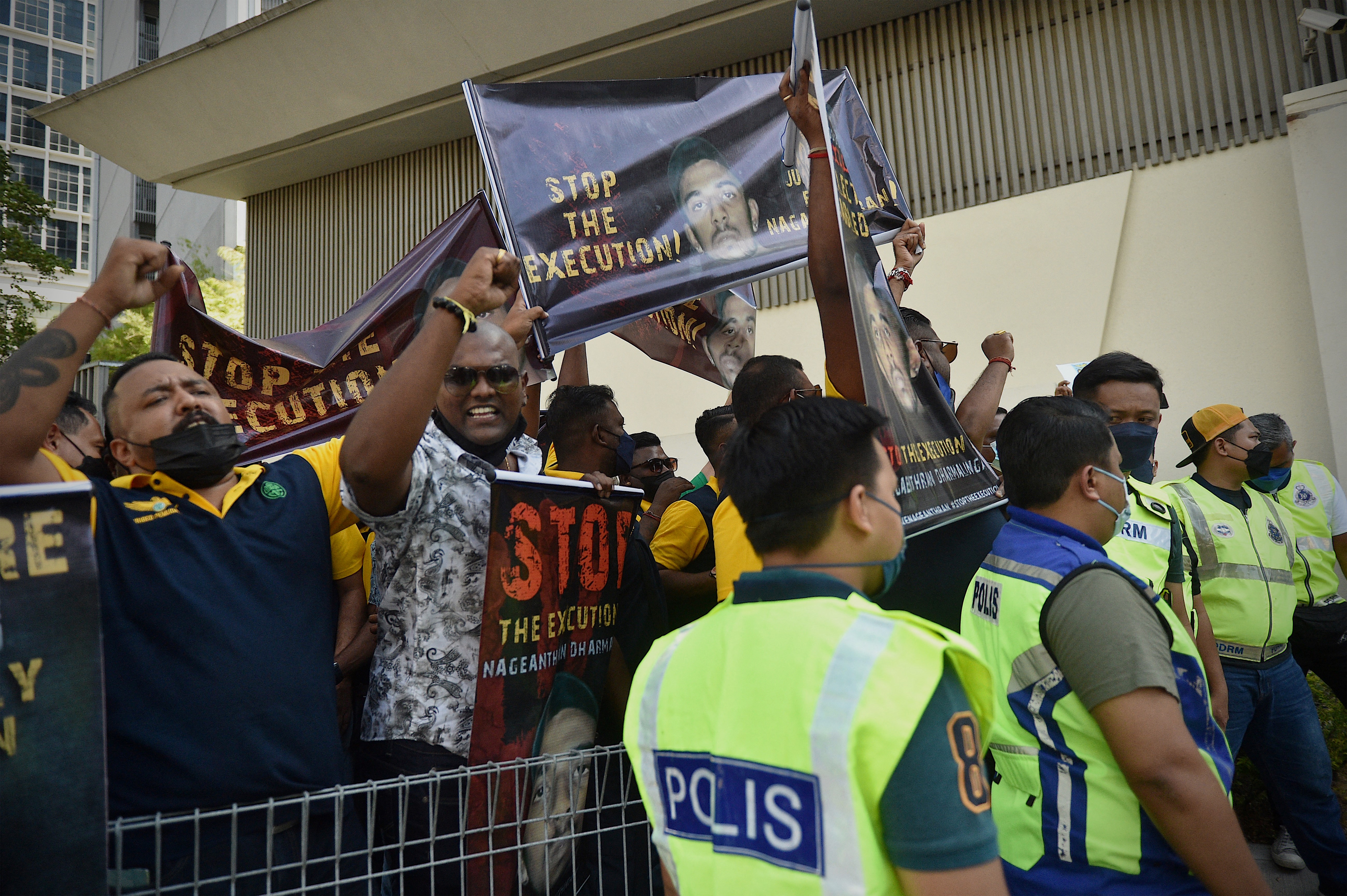 Activists protest against the planned execution of Nagaenthran K. Dharmalingam, a Malaysian man sentenced to death for trafficking heroin into Singapore in 2009, outside the Singapore High Commission in Kuala Lumpur on April 23, 2022. Photo: Arif Kartono / AFP