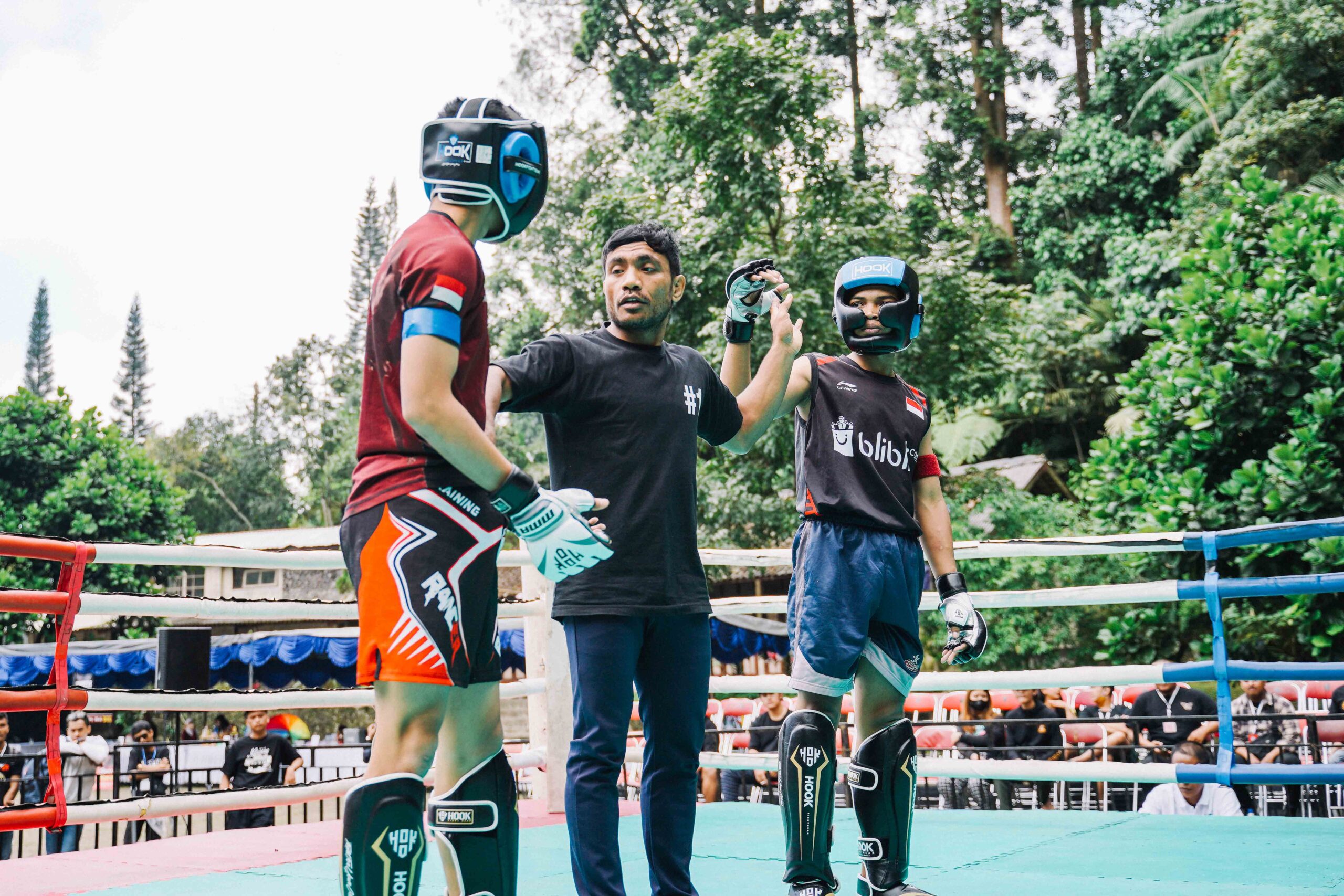 Abro Fernandez, atlet MMA yang juga jadi wasit pertandingan Nova, sebelum pertandingan.jpg