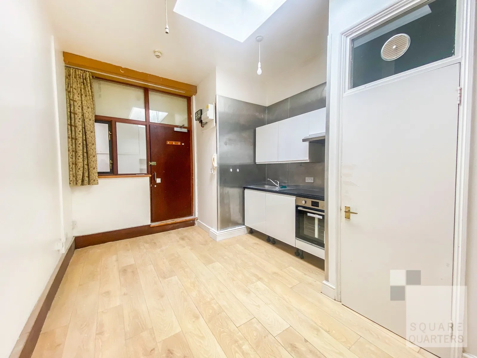 A tiny unfurnished flat for rent in London