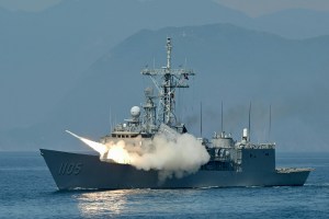​TAIWAN HELD MILITARY DRILLS THAT SIMULATED REPULSION OF AN INVADING FORCE THIS WEEK. PHOTO: SAM YEH/AFP