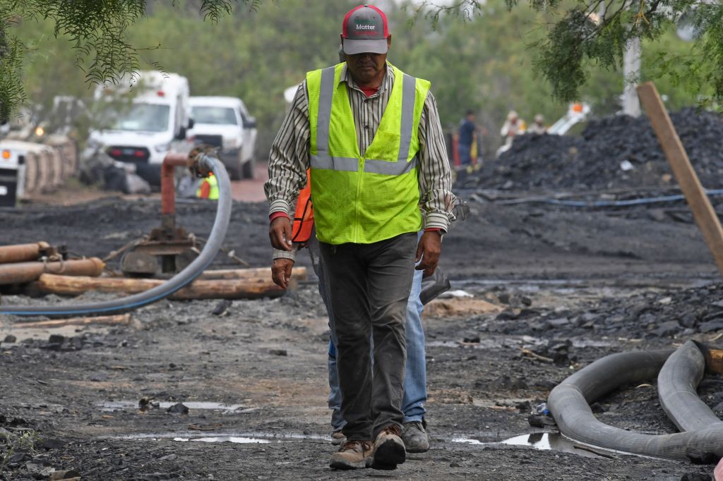 A Mine in Mexico Flooded 2 Weeks Ago. 10 People Are Still Trapped.